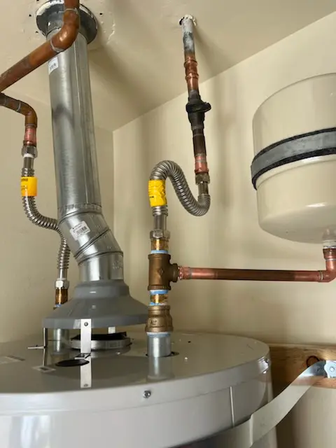 Water heater installation and plumbing repair in Wilhaggin Del Dayo